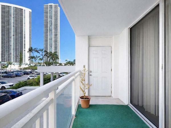 1849 S Ocean Dr, Unit 203, Hallandale Beach, FL 33009