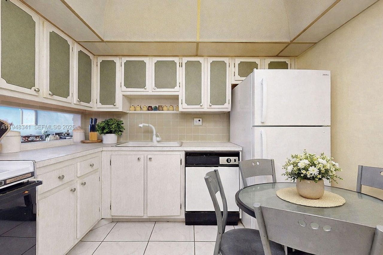 1849 S Ocean Dr, Unit 203, Hallandale Beach, FL 33009 Photo