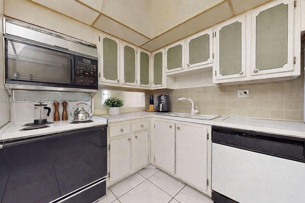 1849 S Ocean Dr, Unit 203, Hallandale Beach, FL 33009 Photo