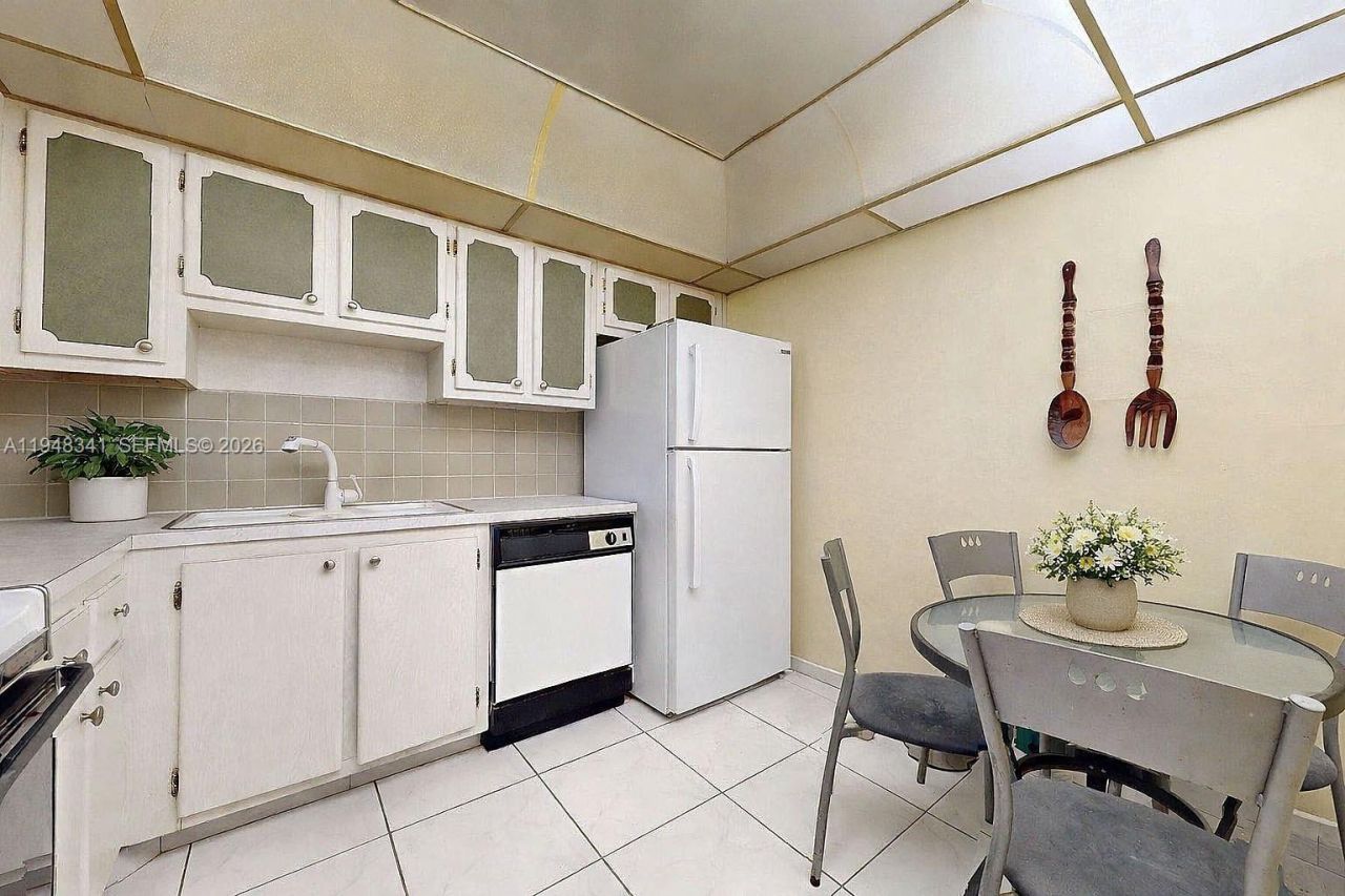 1849 S Ocean Dr, Unit 203, Hallandale Beach, FL 33009 Photo