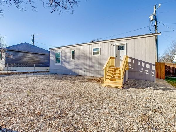 104 Red Oak Street, Alvarado, TX 76009