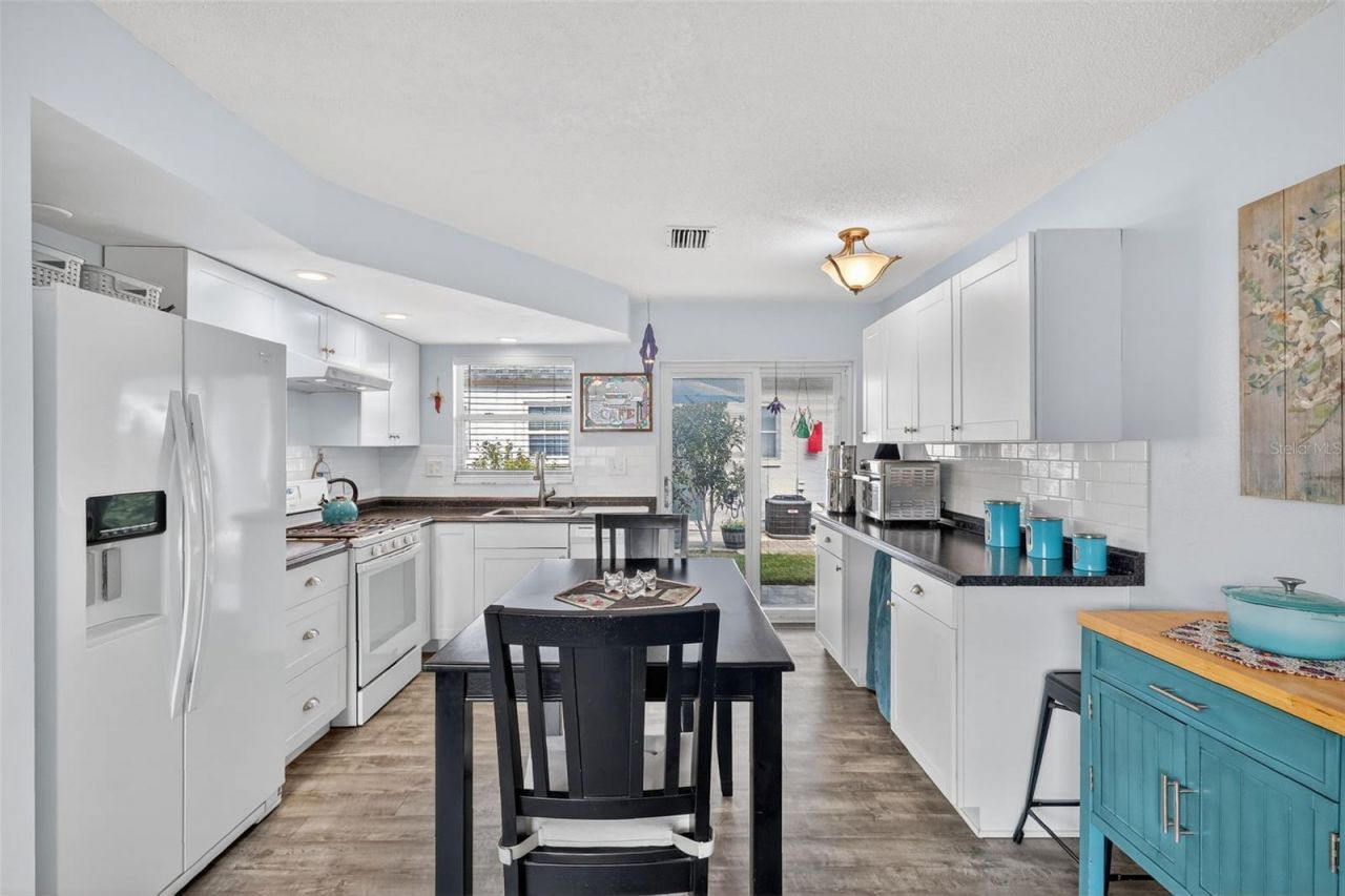 7825 38th Terrace N, Unit 7825, Saint Petersburg, FL 33709 Photo