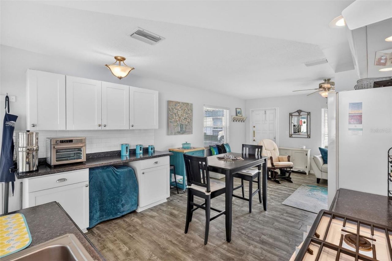 7825 38th Terrace N, Unit 7825, Saint Petersburg, FL 33709 Photo