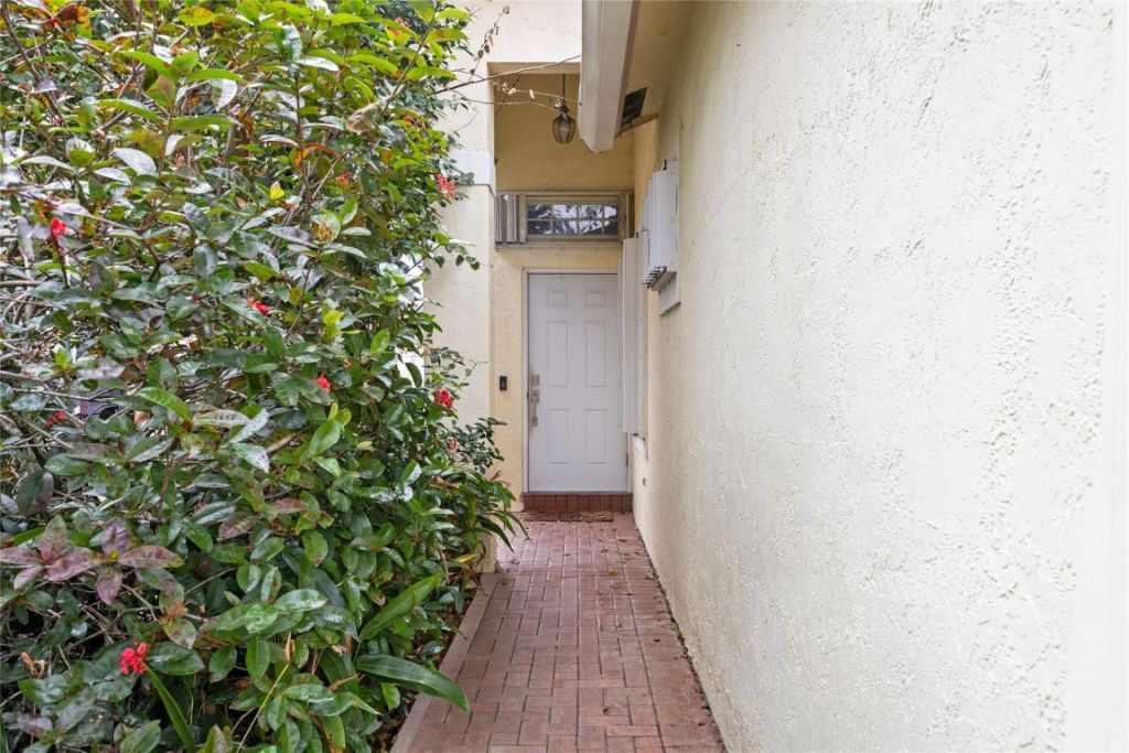 6264 NW 38th Drive, Coral Springs, FL 33067 Photo