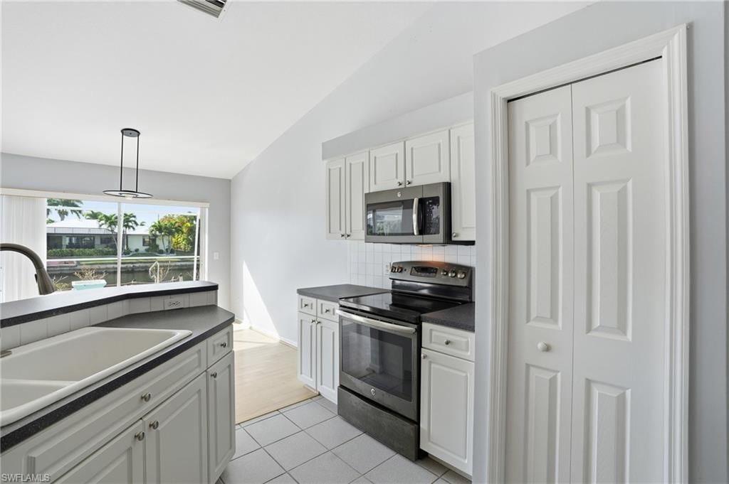 2920 SW 39th Ter, Cape Coral, FL 33914 Photo