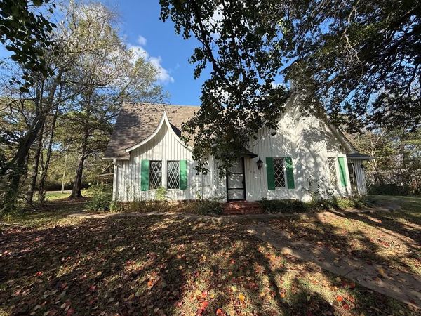 100 Smith Street, Naples, TX 75568