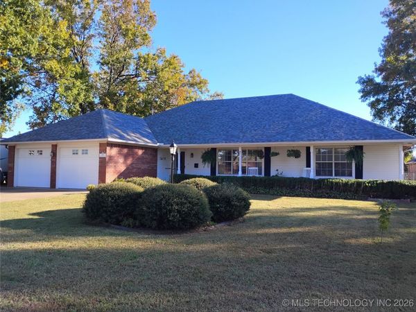 620 Grove Crest Road , Pryor, OK 74361