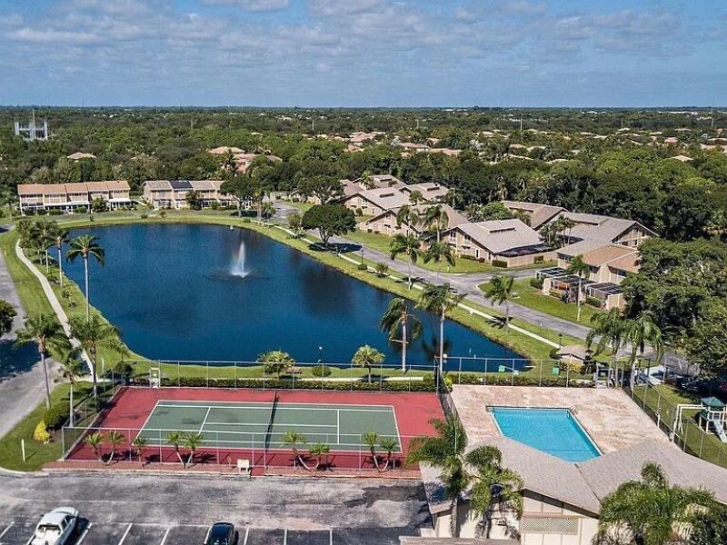 211 Maplecrest Circle, Jupiter, FL 33458 Photo