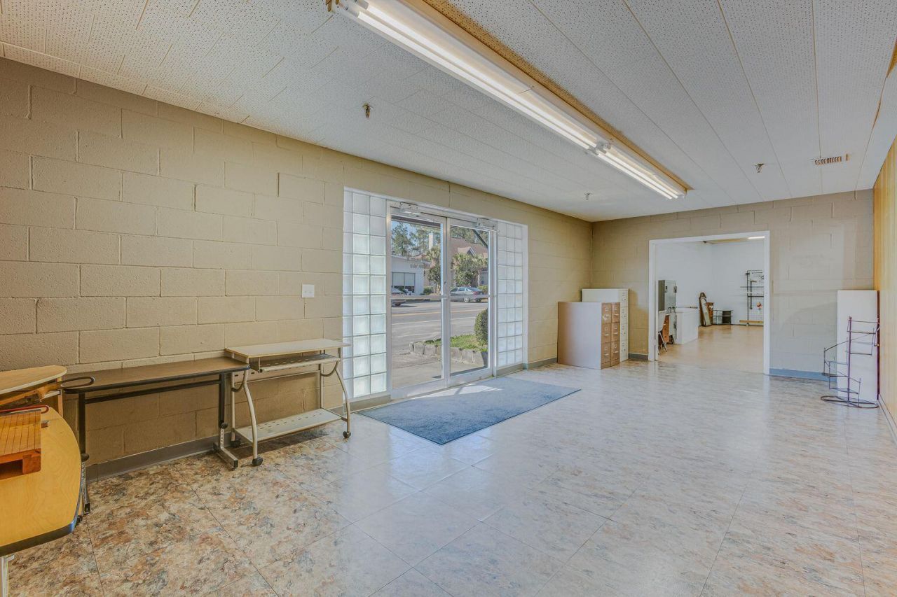 1000 Gilway Avenue Photo 11