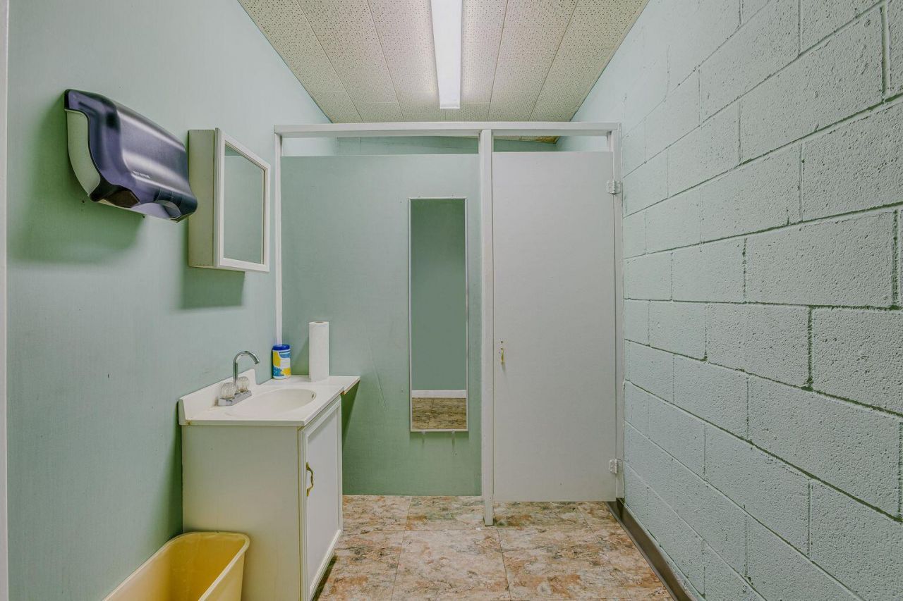 1000 Gilway Avenue  Photo 12