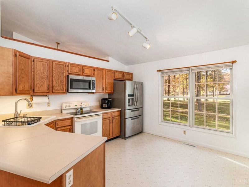 16086 Colonial Drive, Sterling Twp, OH 45176 Photo 9