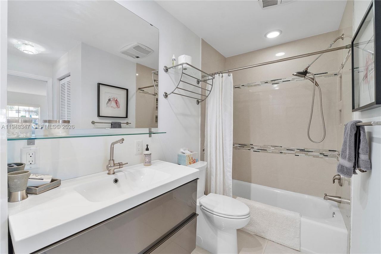 6261 Bay Club Dr, Unit 2, Fort Lauderdale, FL 33308 Photo