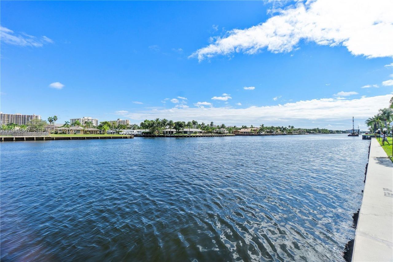6261 Bay Club Dr, Unit 2, Fort Lauderdale, FL 33308 Photo