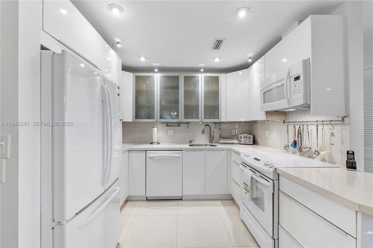 6261 Bay Club Dr, Unit 2, Fort Lauderdale, FL 33308 Photo