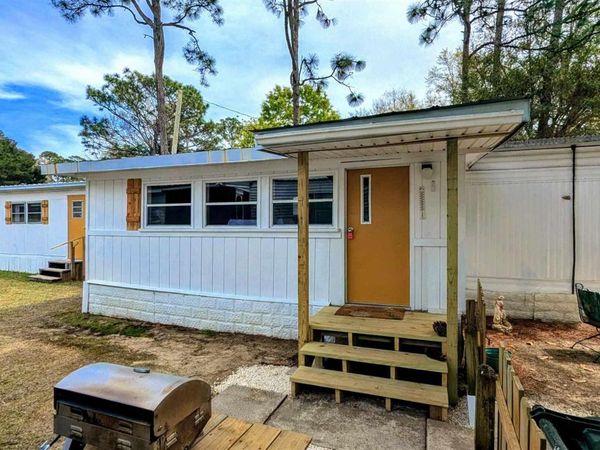 1330 Ridgewood Dr, Lillian, AL 36549