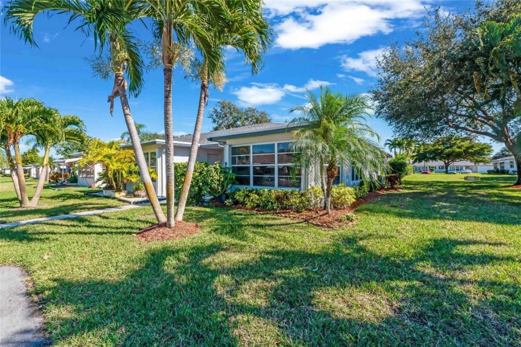 1235 Club Dr W, Unit D, Delray Beach, FL 33445 Photo