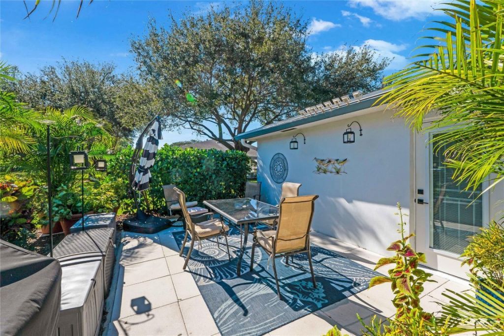 1235 Club Dr W, Unit D, Delray Beach, FL 33445 Photo