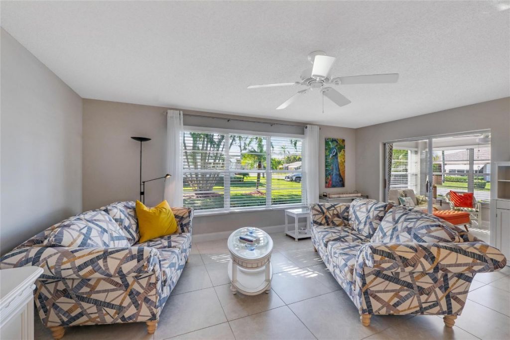 1235 Club Dr W, Unit D, Delray Beach, FL 33445 Photo