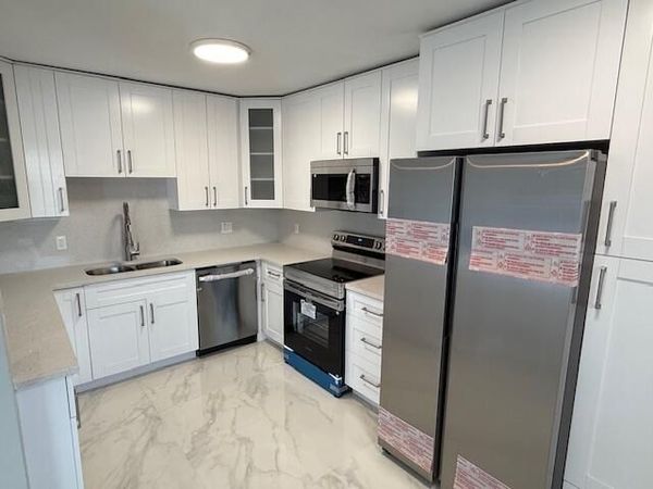 810 Lake Shore Drive, Unit 19, Lake Park, FL 33403