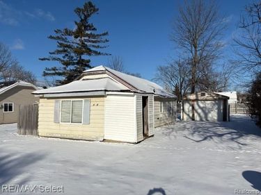 1034 W Bergin Avenue, Flint Twp, MI 48507