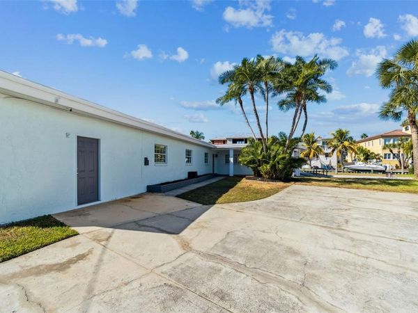 1733 BAYOU GRANDE BOULEVARD NE, ST PETERSBURG, FL 33703