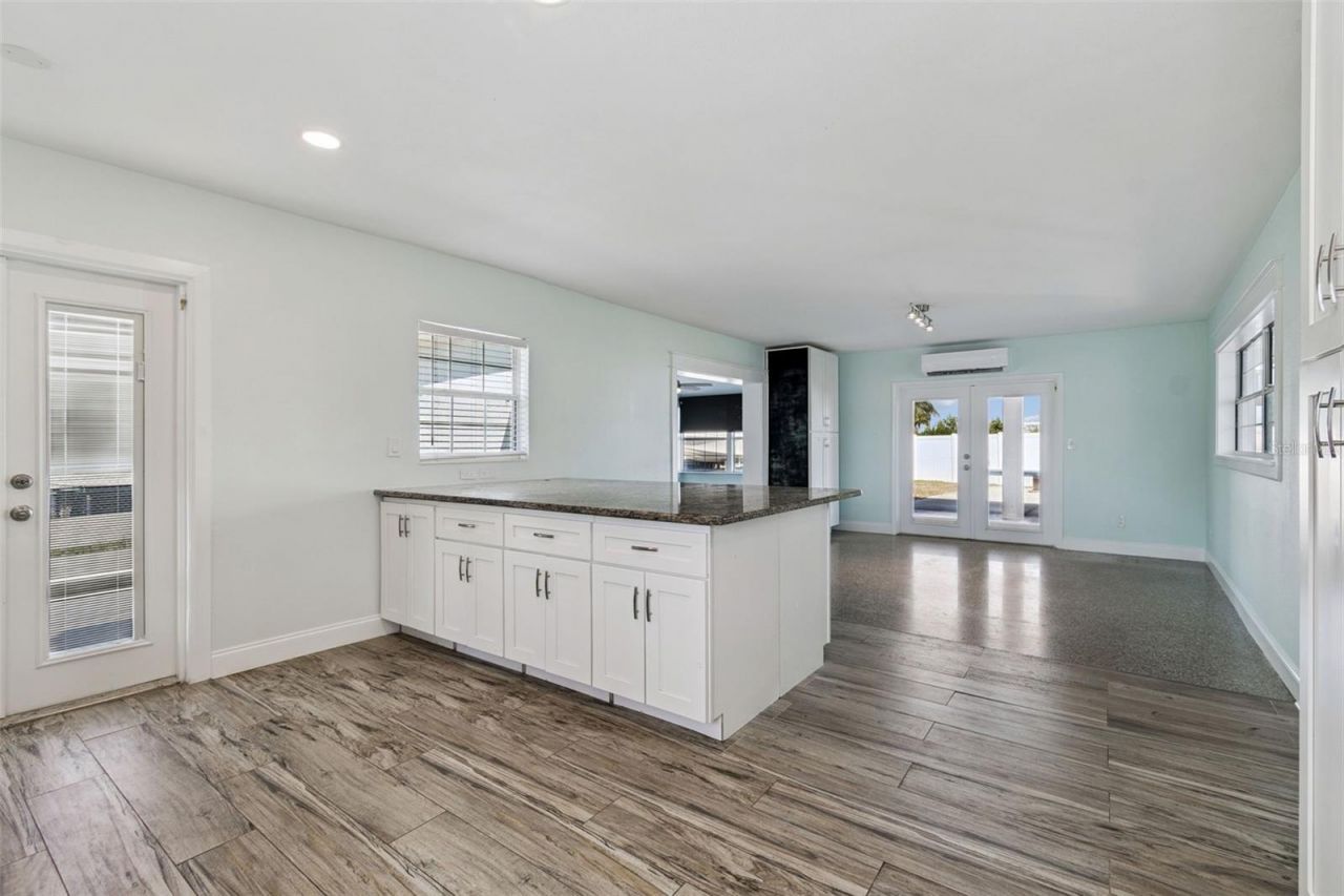 1733 Bayou Grande Boulevard Ne, Saint Petersburg, FL 33703 Photo