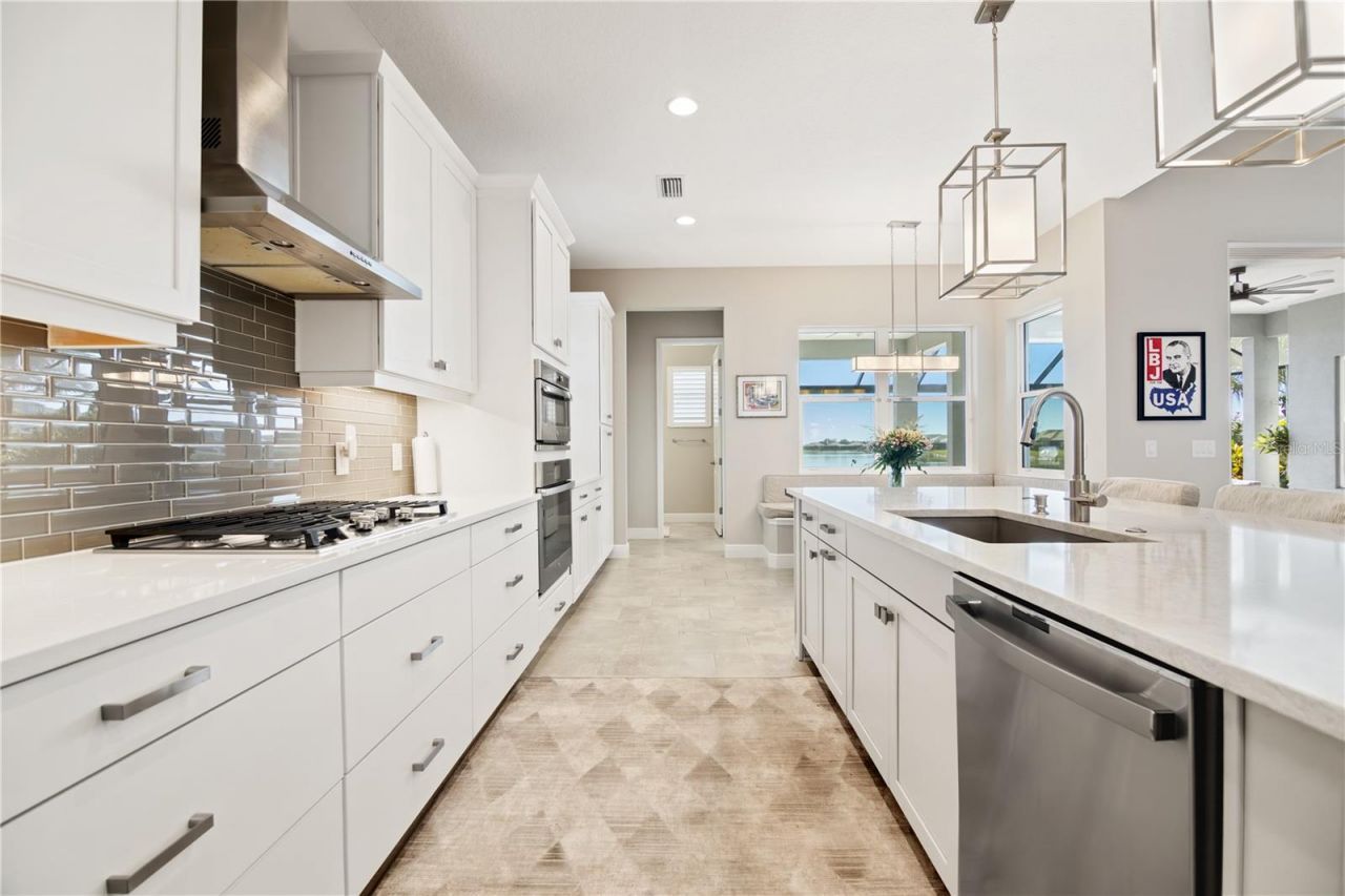 8083 Waterbend Trail, Sarasota, FL 34240 Photo