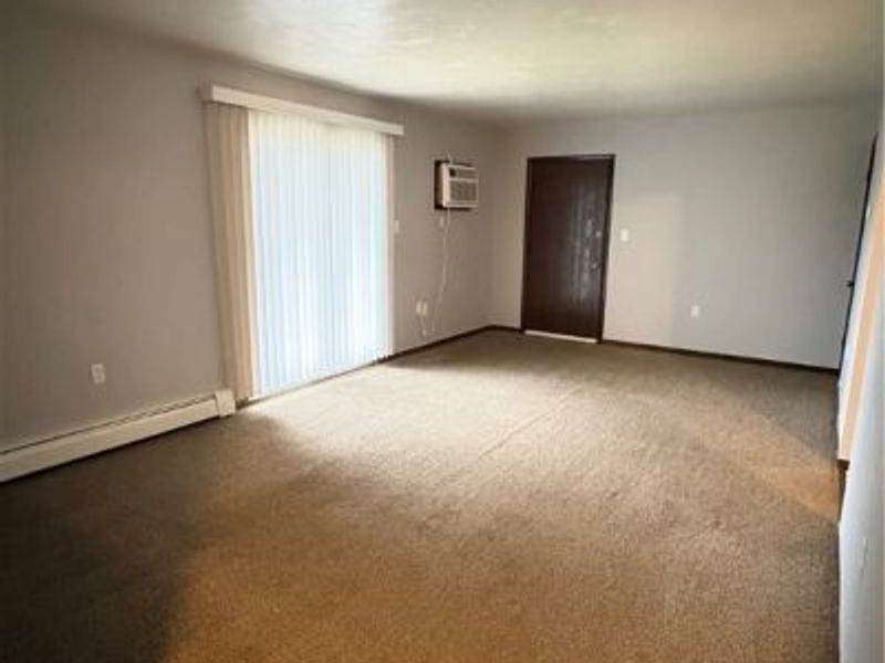 271 Folsom Street, Unit 4, Champion, OH 44483 Photo 3