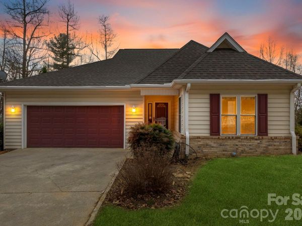 242 Carriage Summitt Way, Hendersonville, NC 28791
