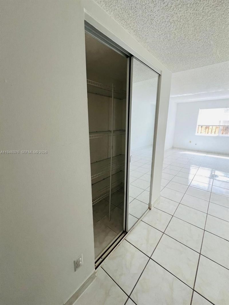 724 NE 4th St, Unit 5, Hallandale Beach, FL 33009 Photo