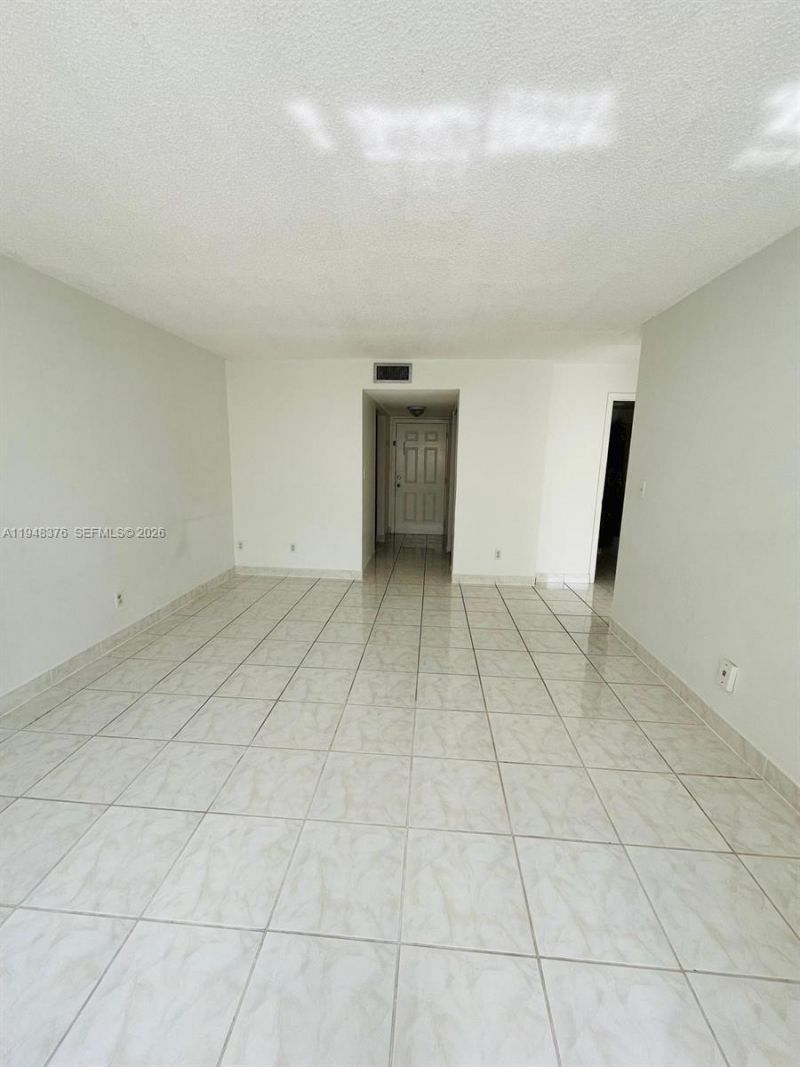 724 NE 4th St, Unit 5, Hallandale Beach, FL 33009 Photo