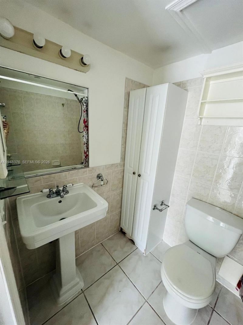 724 NE 4th St, Unit 5, Hallandale Beach, FL 33009 Photo