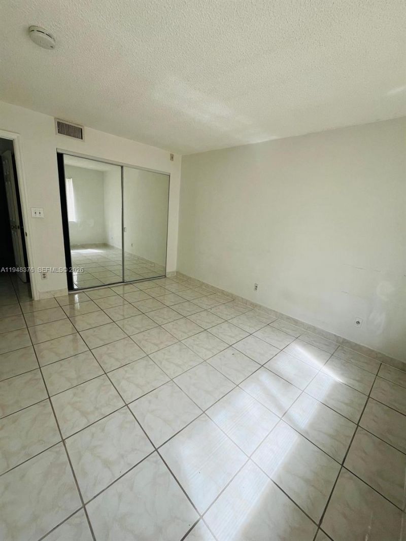 724 NE 4th St, Unit 5, Hallandale Beach, FL 33009 Photo