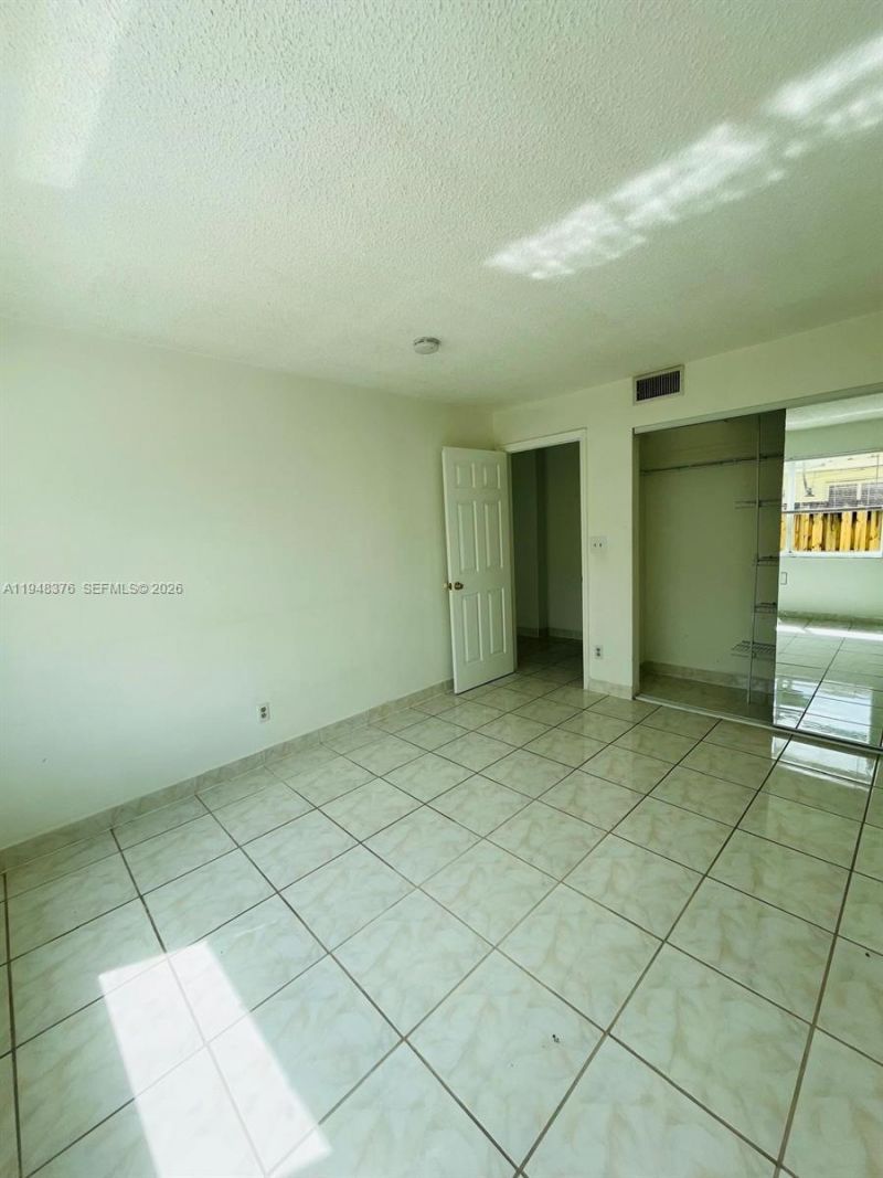 724 NE 4th St, Unit 5, Hallandale Beach, FL 33009 Photo