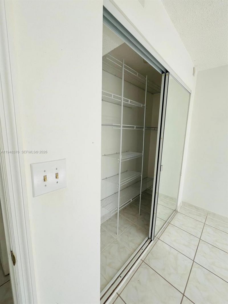 724 NE 4th St, Unit 5, Hallandale Beach, FL 33009 Photo