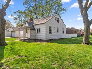 6644 N VERNON Street, Dearborn Heights, MI 48127