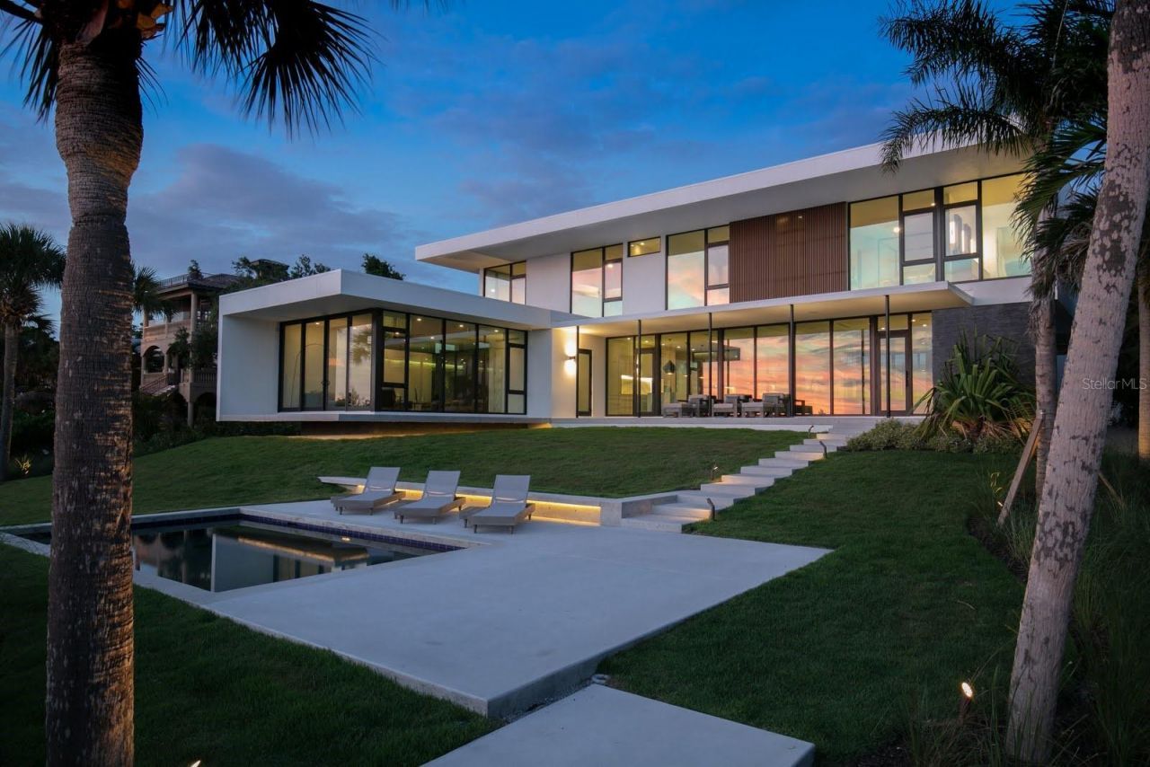 1500 Bayview Drive, Sarasota, FL 34239 Photo