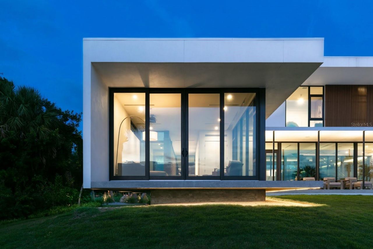 1500 Bayview Drive, Sarasota, FL 34239 Photo