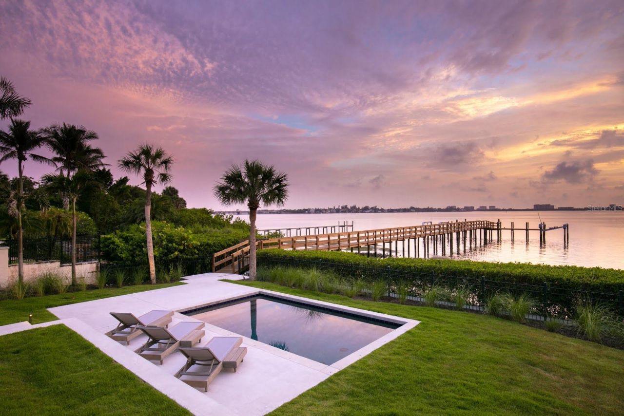 1500 Bayview Drive, Sarasota, FL 34239 Photo