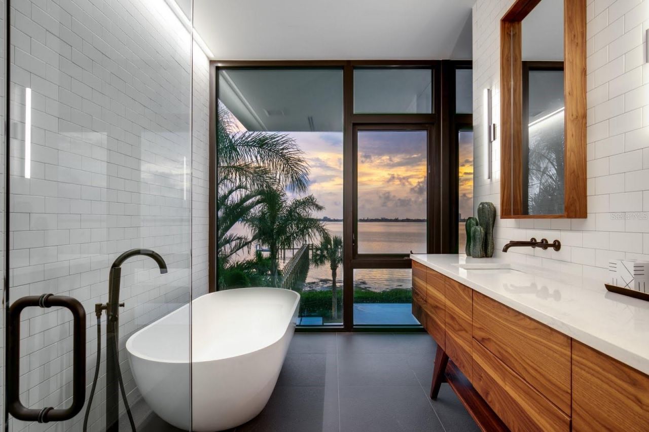 1500 Bayview Drive, Sarasota, FL 34239 Photo