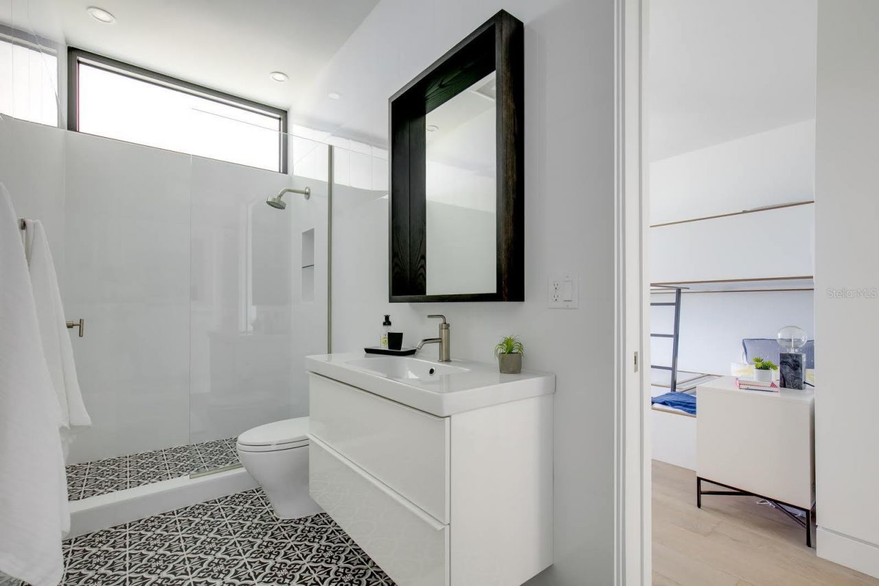 1500 Bayview Drive, Sarasota, FL 34239 Photo