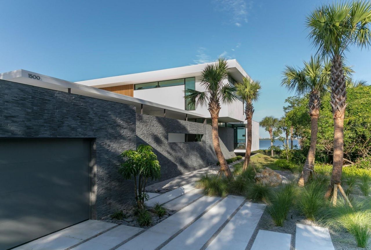 1500 Bayview Drive, Sarasota, FL 34239 Photo