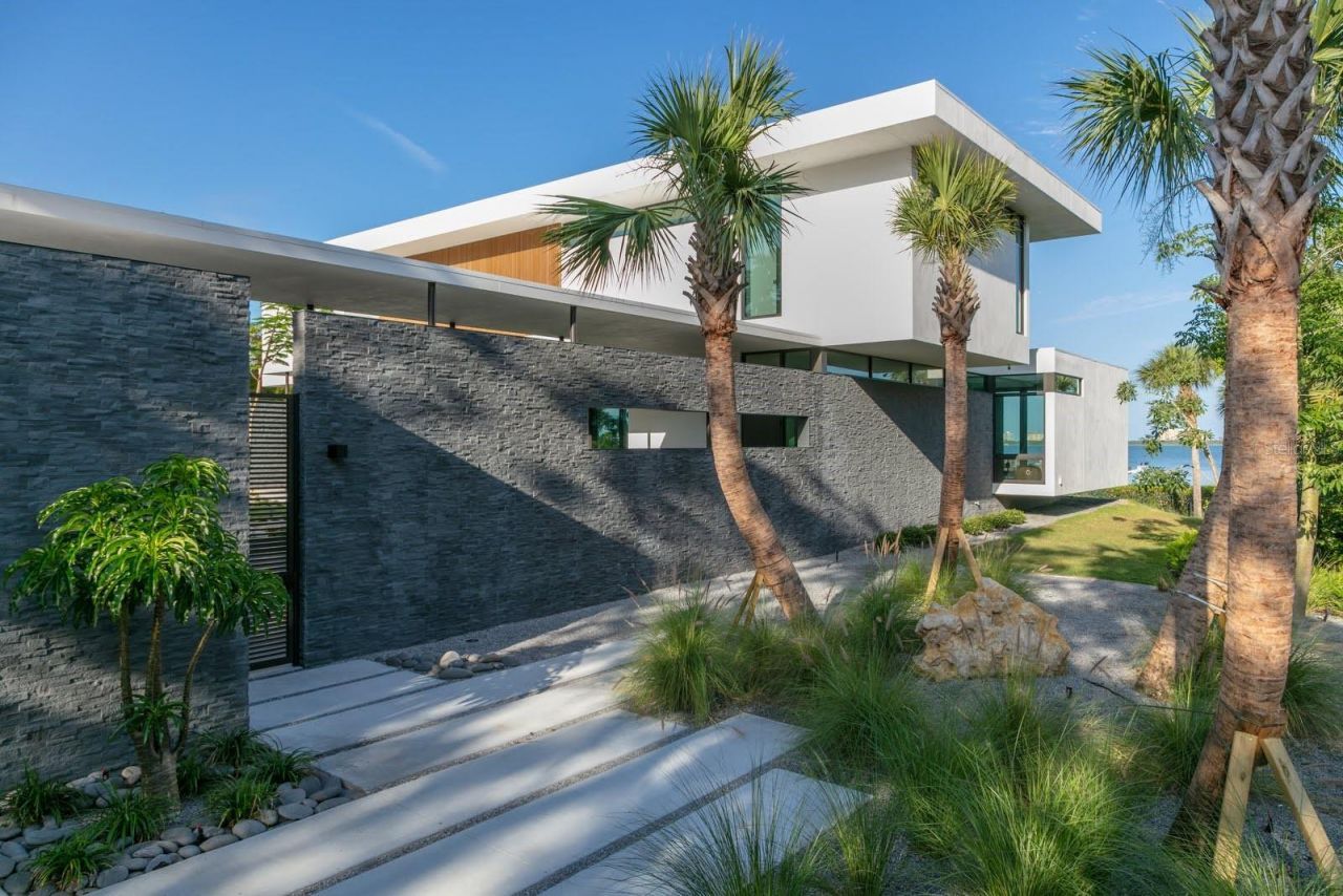 1500 Bayview Drive, Sarasota, FL 34239 Photo