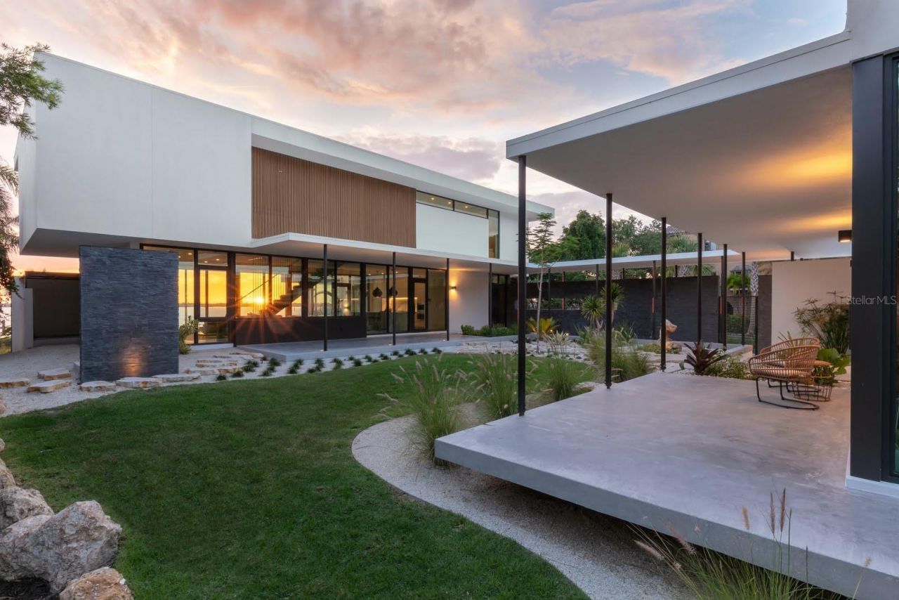 1500 Bayview Drive, Sarasota, FL 34239 Photo