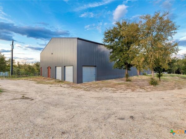 1501 Boggy Creek Road , Lockhart, TX 78644