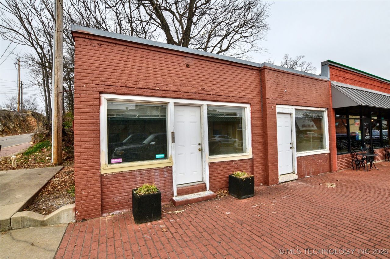 301 N Muskogee Avenue, Tahlequah, OK 74464 Main Photo