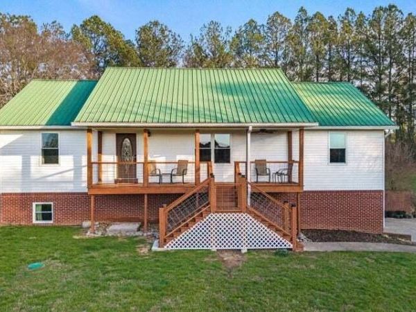 1535 Hughes Lake Road, Cleveland, TN 37323