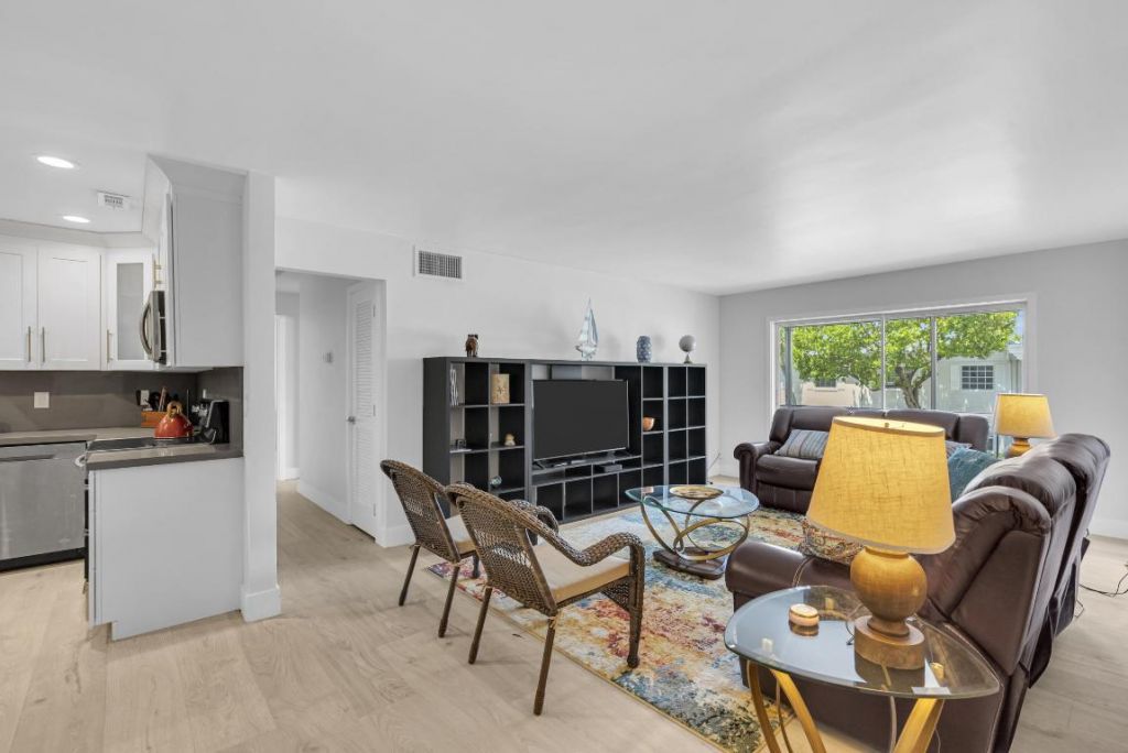 6487 Bay Club Drive, Unit 4, Fort Lauderdale, FL 33308 Photo