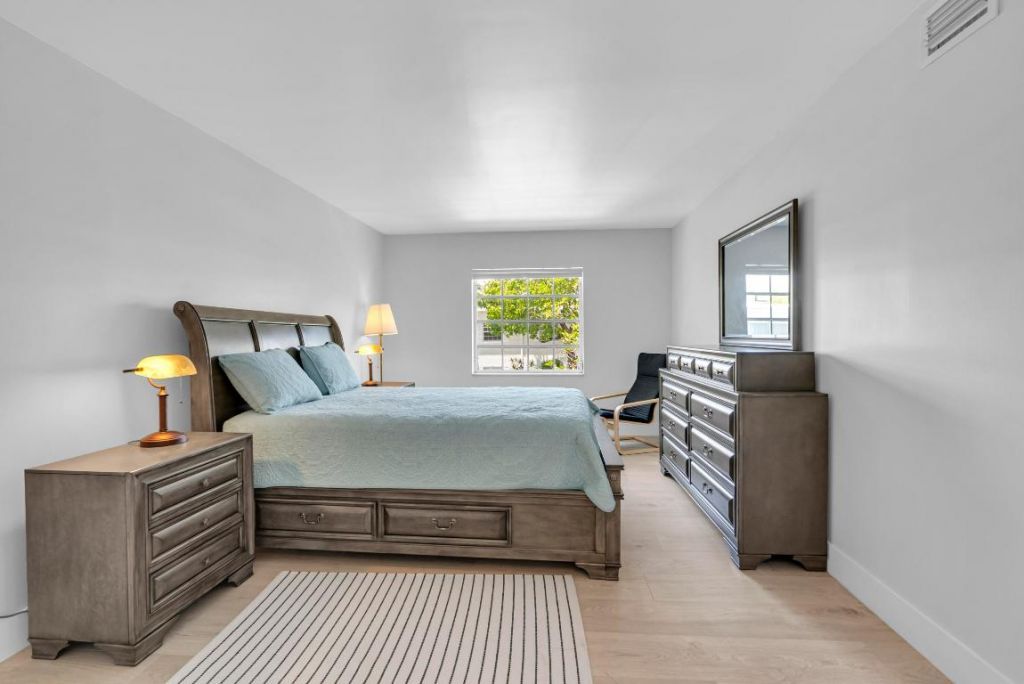 6487 Bay Club Drive, Unit 4, Fort Lauderdale, FL 33308 Photo