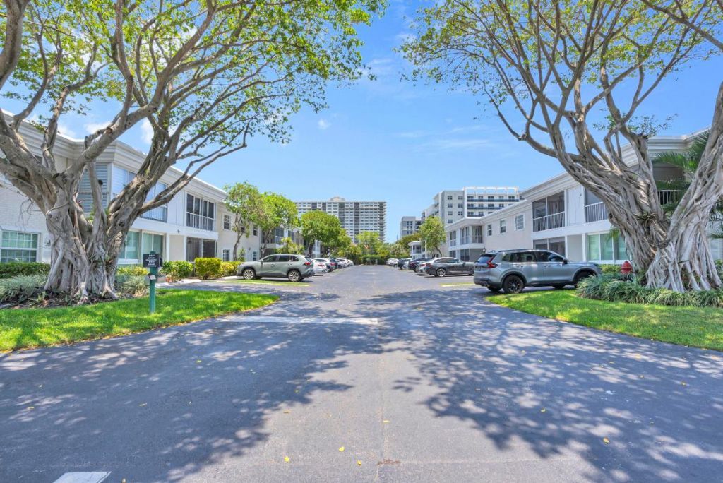 6487 Bay Club Drive, Unit 4, Fort Lauderdale, FL 33308 Photo